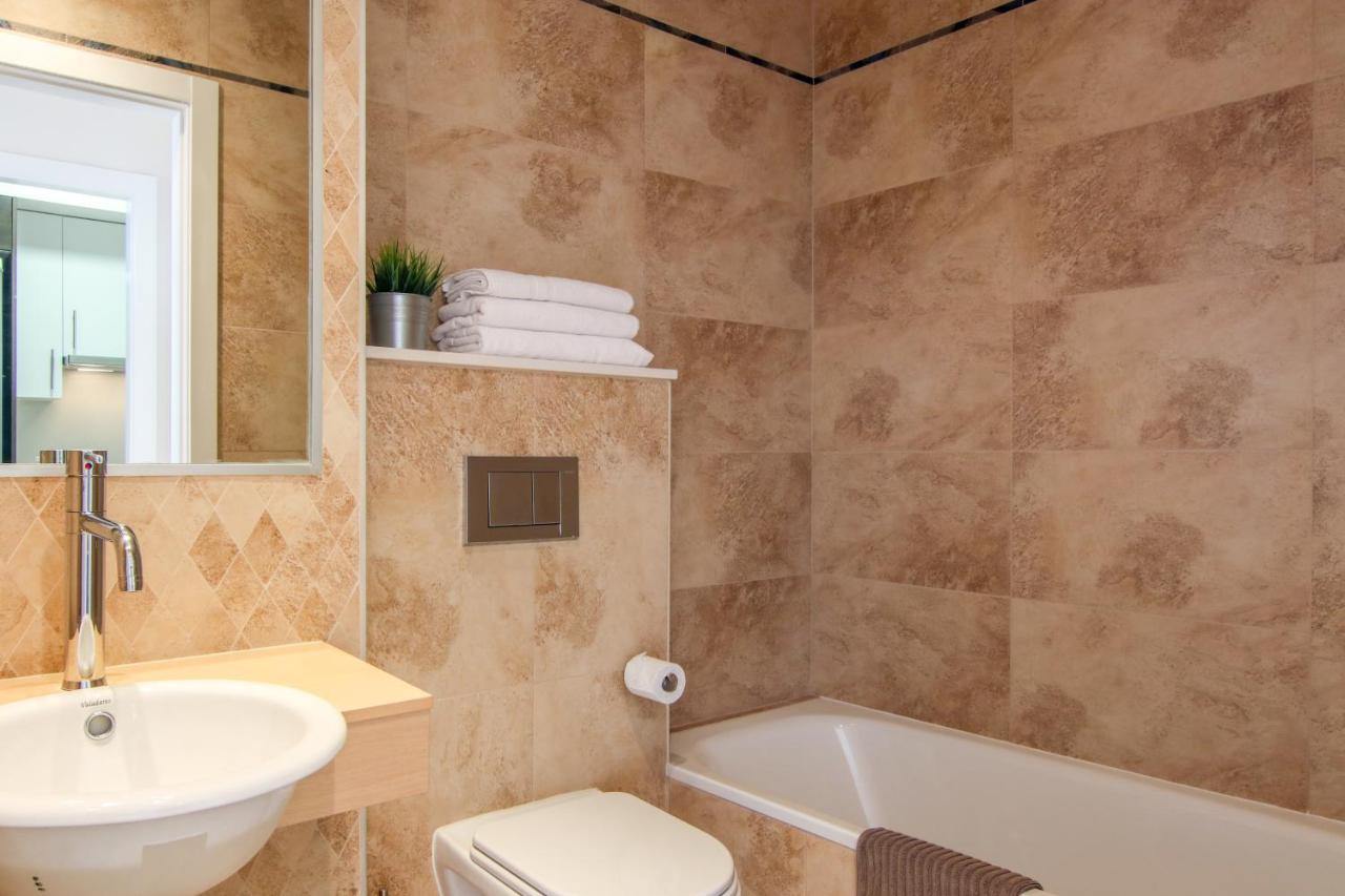 Premium Class Apartment Ла-Віла-Джойоза Екстер'єр фото